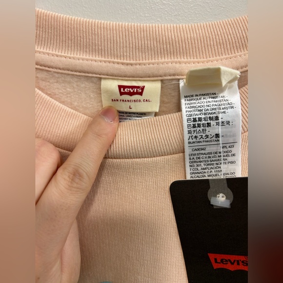 🍁NWT Peach and Blue Levi’s Cropped Sweatshirt - Picture 8 of 15